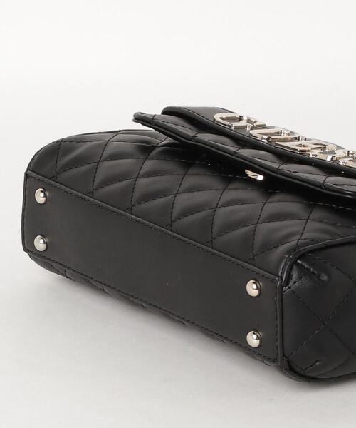 Guess(ゲス)の「ILLY Convertible Crossbody Flap(ショルダーバッグ・レディース・ブラック/ベージュ/ライトピンク・ONE SIZE)」の11枚目の写真