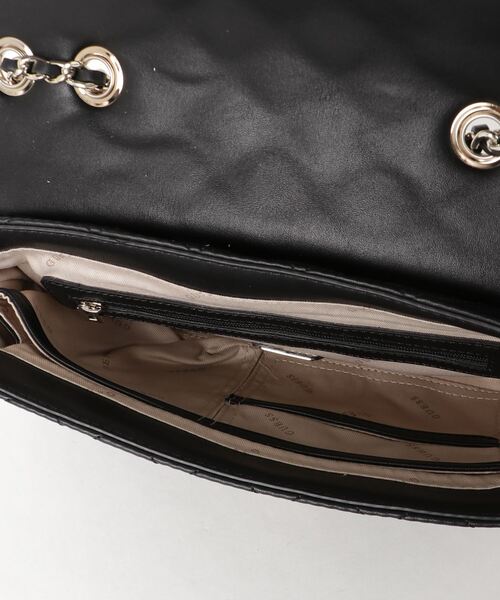 Guess(ゲス)の「ILLY Convertible Crossbody Flap(ショルダーバッグ・レディース・ブラック/ベージュ/ライトピンク・ONE SIZE)」の9枚目の写真