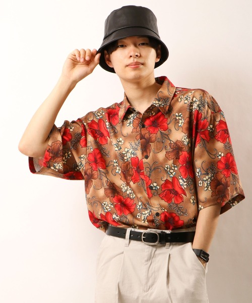 CIAO(チャオ)の「ciao とろみ素材 ルーズシルエット 半袖 レギュラーカラーシャツ(シャツ/ブラウス・メンズ・ダークブラウン/ネイビー/ベージュ系その他/ブラウン系その他/ブラウン系その他2/ライトベージュ/ブルー/ブルー系その他/ブラック/ブラック系その他3/グレイッシュブルー/ホワイト/ブラック系その他2/ベージュ/ブラウン/アイボリー/ブラック系その他4/ブラック系その他/レッド・M/L)」の9枚目の写真