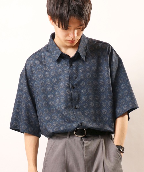 CIAO(チャオ)の「ciao とろみ素材 ルーズシルエット 半袖 レギュラーカラーシャツ(シャツ/ブラウス・メンズ・ダークブラウン/ネイビー/ベージュ系その他/ブラウン系その他/ブラウン系その他2/ライトベージュ/ブルー/ブルー系その他/ブラック/ブラック系その他3/グレイッシュブルー/ホワイト/ブラック系その他2/ベージュ/ブラウン/アイボリー/ブラック系その他4/ブラック系その他/レッド・M/L)」の15枚目の写真