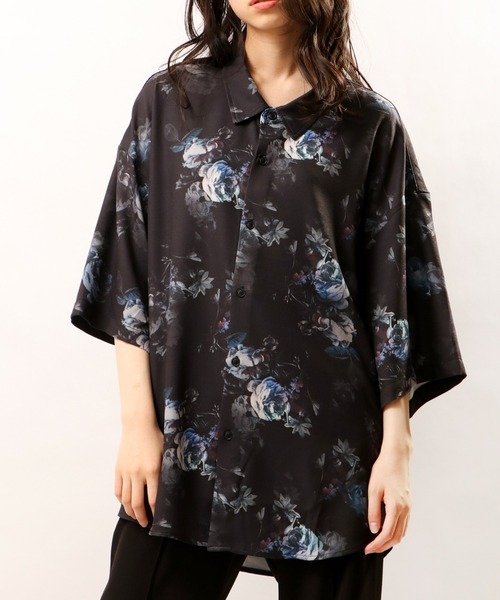 CIAO(チャオ)の「ciao とろみ素材 ルーズシルエット 半袖 レギュラーカラーシャツ(シャツ/ブラウス・メンズ・ダークブラウン/ネイビー/ベージュ系その他/ブラウン系その他/ブラウン系その他2/ライトベージュ/ブルー/ブルー系その他/ブラック/ブラック系その他3/グレイッシュブルー/ホワイト/ブラック系その他2/ベージュ/ブラウン/アイボリー/ブラック系その他4/ブラック系その他/レッド・M/L)」の8枚目の写真