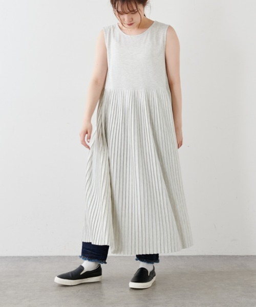 PUAL CE CIN（ピュアルセシン）の「ノースリーブプリーツワンピース（ワンピース・レディース・ブラック/オートミール・FREE）」の20枚目の写真