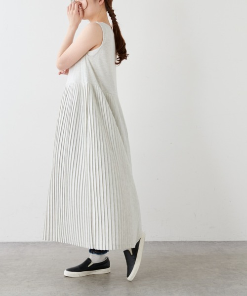 PUAL CE CIN（ピュアルセシン）の「ノースリーブプリーツワンピース（ワンピース・レディース・ブラック/オートミール・FREE）」の15枚目の写真