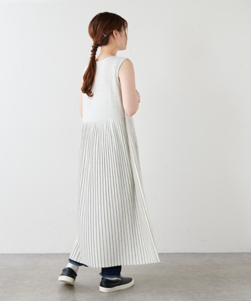 PUAL CE CIN（ピュアルセシン）の「ノースリーブプリーツワンピース（ワンピース・レディース・ブラック/オートミール・FREE）」の12枚目の写真