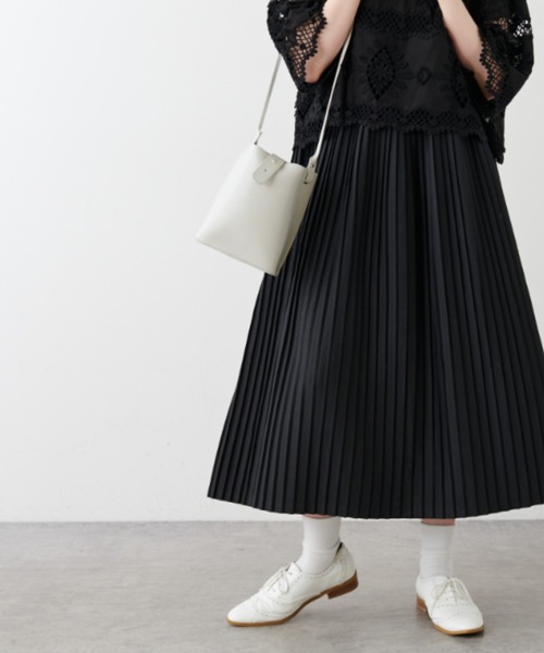 PUAL CE CIN（ピュアルセシン）の「ノースリーブプリーツワンピース（ワンピース・レディース・ブラック/オートミール・FREE）」の4枚目の写真