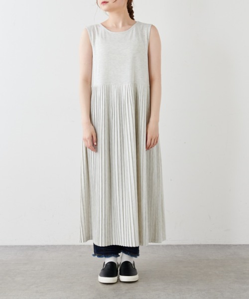 PUAL CE CIN（ピュアルセシン）の「ノースリーブプリーツワンピース（ワンピース・レディース・ブラック/オートミール・FREE）」の22枚目の写真