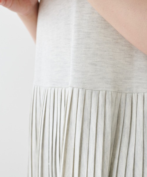 PUAL CE CIN（ピュアルセシン）の「ノースリーブプリーツワンピース（ワンピース・レディース・ブラック/オートミール・FREE）」の8枚目の写真