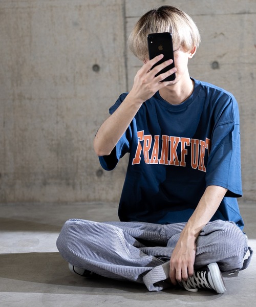 JOHN'S CLOSET（ジョンズクローゼット）の「【i】アメカジプリント クルーネックTシャツ（Tシャツ/カットソー・メンズ・ブラック系その他/ピンク系その他/ネイビー系1/ワイン系/パープル/ブラック/ブルー系その他/ネイビー系/ワイン/ライトブルー/ホワイト系その他/ブラック系その他2/パープル系その他2/ワイン系1/ネイビー/ピンク/ブルー系その他2/ピンク系その他2/ホワイト/グリーン/パープル系その他/グリーン系その他/グリーン系その他2・X-LARGE/MEDIUM/LARGE）」の13枚目の写真