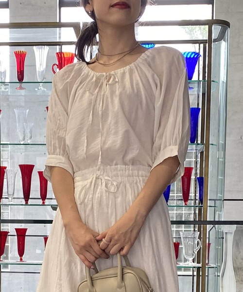 AS KNOW AS PINKY（アズノゥアズピンキー）の「ぎゅっと結んでもブラウス（シャツ/ブラウス・レディース・オフホワイト/ブラック/ベージュ・FREE）」の6枚目の写真