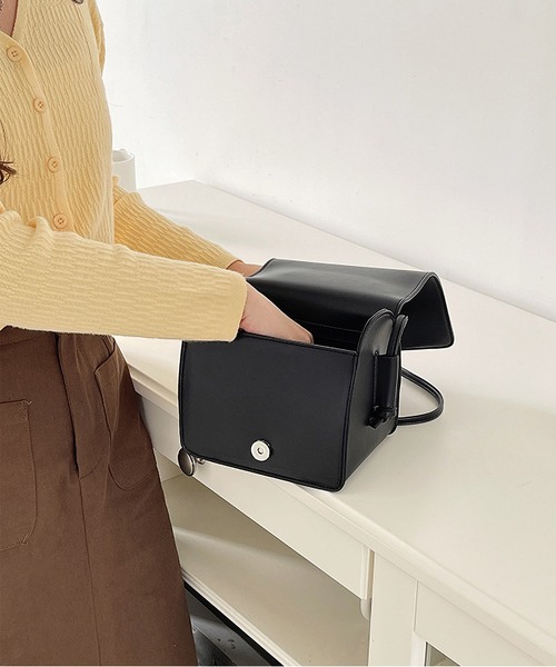 LA VORAGINE(ラ ヴォラジネ)の「ボックスデザイン ショルダーバッグ/ハンドバッグ(ショルダーバッグ・レディース・ブラック/ブラウン/ライトブラウン・FREE)」の8枚目の写真