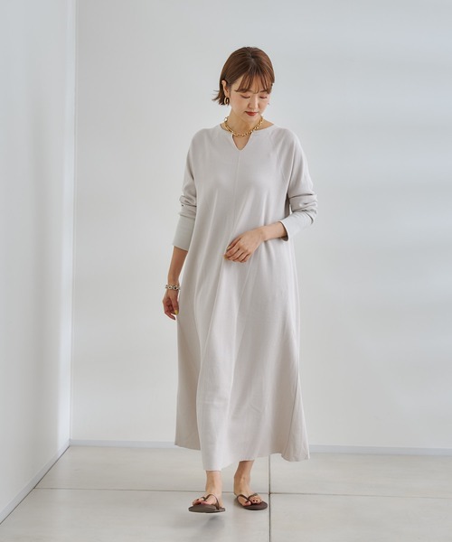 DouDou（ドゥドゥ）の「バックスリット変わり織ワンピース（ワンピース・レディース・ブラック/グレイッシュベージュ・FREE）」の13枚目の写真