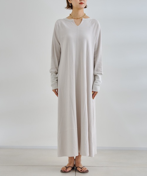 DouDou（ドゥドゥ）の「バックスリット変わり織ワンピース（ワンピース・レディース・ブラック/グレイッシュベージュ・FREE）」の17枚目の写真