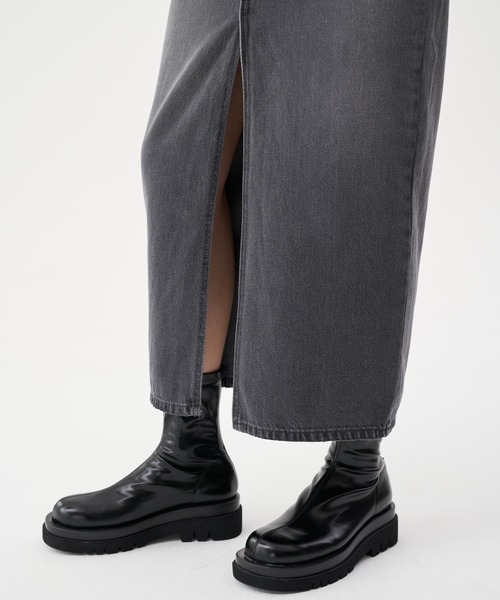FEKETE（フェケテ）の「FEKETE FRONT SLIT LONG DENIM SKIRT（デニムスカート・レディース・ブラック・SMALL/MEDIUM/LARGE）」の16枚目の写真