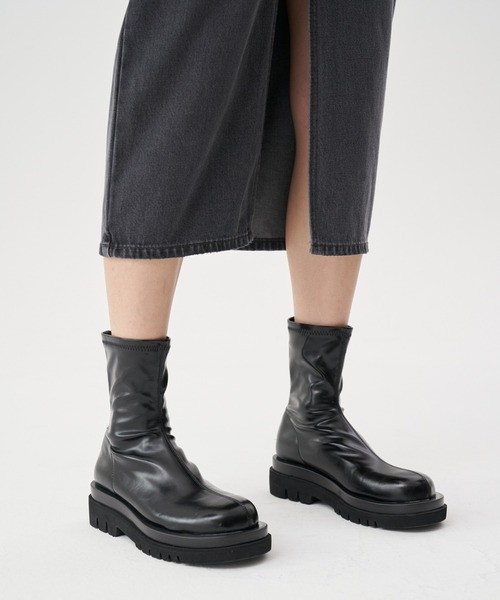 FEKETE（フェケテ）の「FEKETE FRONT SLIT LONG DENIM SKIRT（デニムスカート・レディース・ブラック・SMALL/MEDIUM/LARGE）」の11枚目の写真