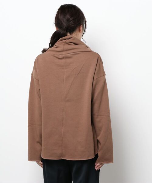 NICOLE white(ニコルホワイト)の「ボリュームネックプルオーバー(Tシャツ/カットソー・レディース・ブラック/チャコールグレー/サックスブルー/モカ・FREE)」の6枚目の写真