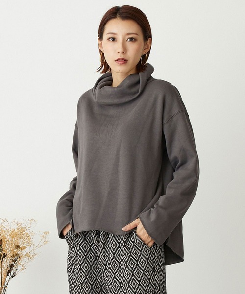 NICOLE white(ニコルホワイト)の「ボリュームネックプルオーバー(Tシャツ/カットソー・レディース・ブラック/チャコールグレー/サックスブルー/モカ・FREE)」の2枚目の写真