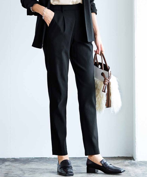 IEDIT(イディット)の「IEDIT いつもキレイな黒が続く純黒素材のあったか帯電防止裏起毛バレエフィット(R)テーパードパンツ〈ブラック〉(スーツパンツ・レディース・ブラック・MEDIUM/XX-LARGE/XXX-LARGE/X-LARGE/LARGE/SMALL)」の1枚目の写真