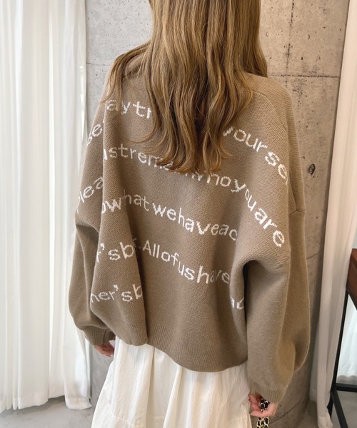 Futier land（フューティアランド）の「バックロゴワイドニット（ニット/セーター・レディース・ブラック/グレー/モカ/グリーン/グレイッシュベージュ・FREE）」の3枚目の写真