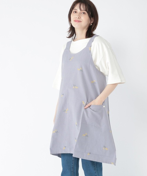 studio CLIP（スタディオクリップ）の「ミモザ刺繍被りエプロン（エプロン・レディース・ネイビー/ナチュラル/ラベンダー/グレー/グリーン・FREE）」の5枚目の写真