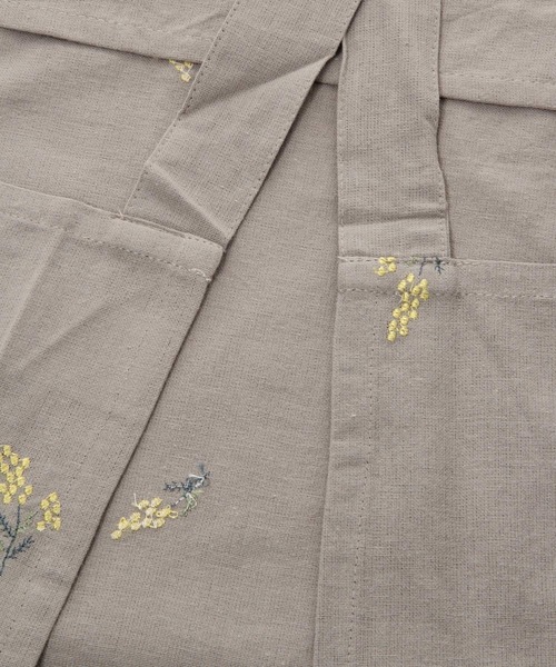studio CLIP（スタディオクリップ）の「ミモザ刺繍被りエプロン（エプロン・レディース・ネイビー/ナチュラル/ラベンダー/グレー/グリーン・FREE）」の14枚目の写真