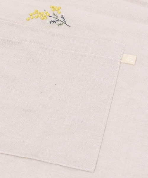 studio CLIP（スタディオクリップ）の「ミモザ刺繍被りエプロン（エプロン・レディース・ネイビー/ナチュラル/ラベンダー/グレー/グリーン・FREE）」の13枚目の写真