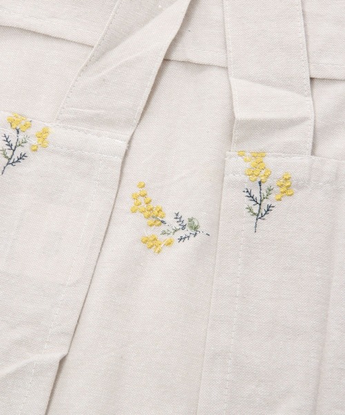 studio CLIP（スタディオクリップ）の「ミモザ刺繍被りエプロン（エプロン・レディース・ネイビー/ナチュラル/ラベンダー/グレー/グリーン・FREE）」の10枚目の写真