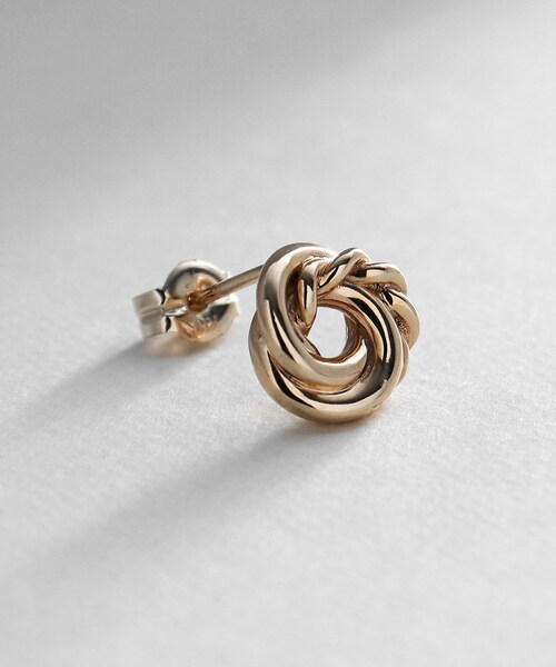 COCOSHNIK(ココシュニック)の「K10トリプルサークル スタッドピアス(ピアス(両耳用)・レディース・ホワイト系その他7・00)」の3枚目の写真