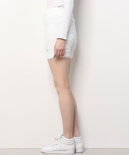 Reebok(リーボック)の「クラシック WDE コージー レギンス ショーツ / CL WDE COZY LEGGING SHORT(その他パンツ・レディース・オフホワイト・SMALL/MEDIUM/LARGE/X-LARGE)」の4枚目の写真
