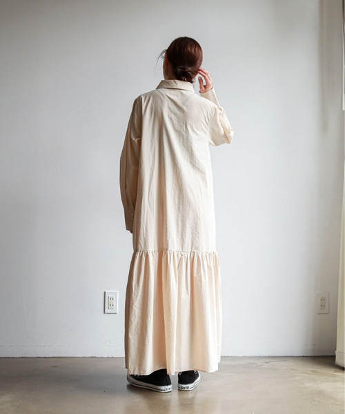 feepur（フェピュール）の「ティアードマキシシャツワンピース（シャツワンピース・レディース・ホワイト/ブラック/ベージュ/サックスブルー・MEDIUM）」の20枚目の写真