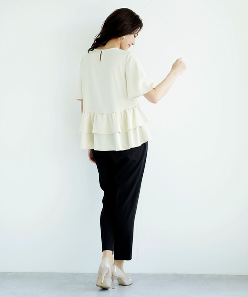 WHITE JOOLA(ホワイトジョーラ)の「【洗濯機で洗える!・WEB限定】フレアー半袖ティアードブラウス&センタープレス入りテーパードパンツ2点セットアップ(スーツセット・レディース・ベージュ/オフホワイト/ブラック・LL/SS/S/M/L)」の6枚目の写真