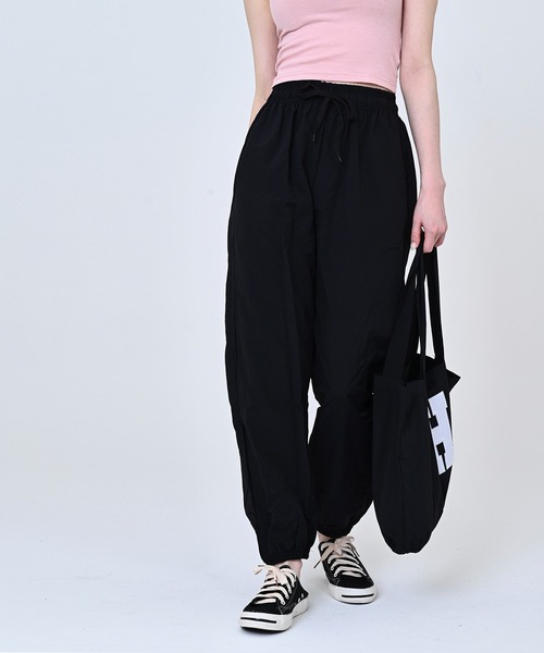 me+em select(ミームセレクト)の「ナイロンジョガーパンツ【トートバッグ付】(その他パンツ・レディース・ブラック/グリーン/カーキ/クリーム/グレー/スカイブルー/パープル・FREE)」の18枚目の写真