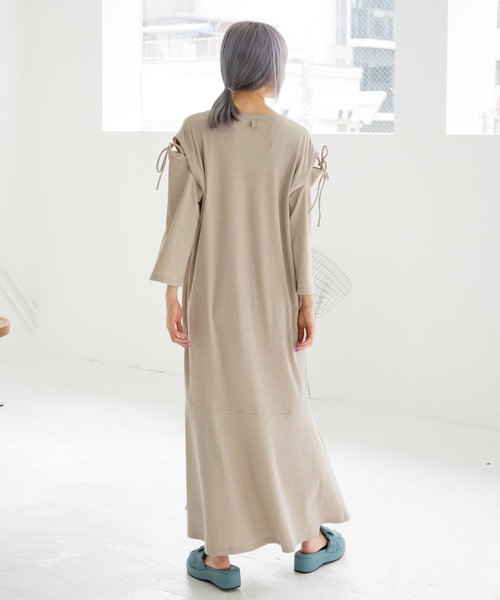 Kastane(カスタネ)の「【サイズ展開あり】袖スリットテレコティアードワンピース(ワンピース・レディース・ブラック/ブルー/オレンジ/グレー系その他・2/1)」の16枚目の写真