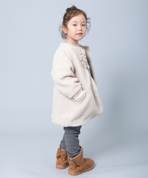 KP（ケーピー）の「ベロアリボンシープボアコート(110～130cm)（ノーカラーコート・キッズ・ベージュ/パープル・120cm/110cm/130cm）」の4枚目の写真