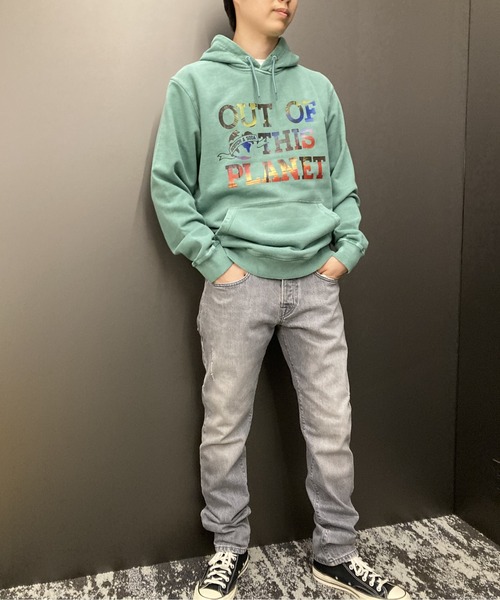 SCOTCH&SODA（スコッチアンドソーダ）の「グラフィック フーディ【167221】（スウェット・メンズ・オフホワイト/グリーン・MEDIUM/LARGE/SMALL）」の14枚目の写真