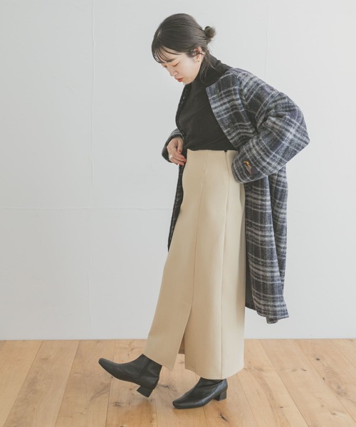 ITEMS URBANRESEARCH（アイテムズ アーバンリサーチ）の「ポンチスリットストレートスカート（スカート・レディース・ブラック/グリーン/ベージュ/レッド・LARGE/MEDIUM/SMALL）」の5枚目の写真