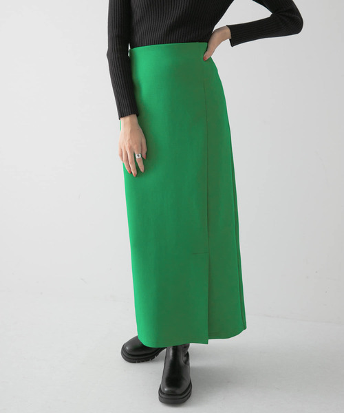 ITEMS URBANRESEARCH（アイテムズ アーバンリサーチ）の「ポンチスリットストレートスカート（スカート・レディース・ブラック/グリーン/ベージュ/レッド・LARGE/MEDIUM/SMALL）」の6枚目の写真