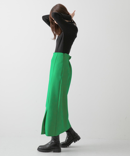 ITEMS URBANRESEARCH（アイテムズ アーバンリサーチ）の「ポンチスリットストレートスカート（スカート・レディース・ブラック/グリーン/ベージュ/レッド・LARGE/MEDIUM/SMALL）」の10枚目の写真