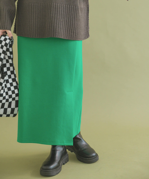 ITEMS URBANRESEARCH（アイテムズ アーバンリサーチ）の「ポンチスリットストレートスカート（スカート・レディース・ブラック/グリーン/ベージュ/レッド・LARGE/MEDIUM/SMALL）」の13枚目の写真