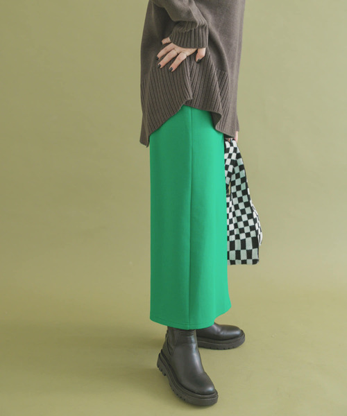 ITEMS URBANRESEARCH（アイテムズ アーバンリサーチ）の「ポンチスリットストレートスカート（スカート・レディース・ブラック/グリーン/ベージュ/レッド・LARGE/MEDIUM/SMALL）」の15枚目の写真