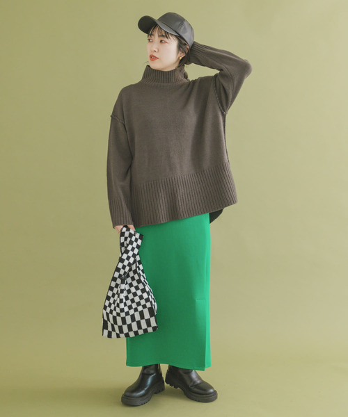 ITEMS URBANRESEARCH（アイテムズ アーバンリサーチ）の「ポンチスリットストレートスカート（スカート・レディース・ブラック/グリーン/ベージュ/レッド・LARGE/MEDIUM/SMALL）」の16枚目の写真