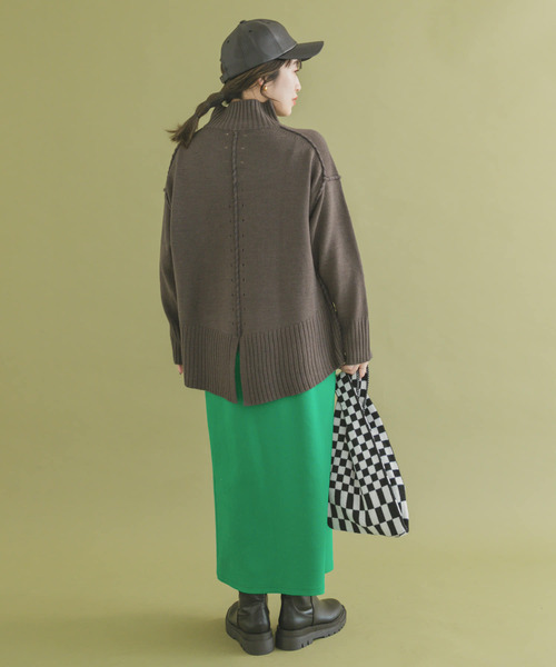 ITEMS URBANRESEARCH（アイテムズ アーバンリサーチ）の「ポンチスリットストレートスカート（スカート・レディース・ブラック/グリーン/ベージュ/レッド・LARGE/MEDIUM/SMALL）」の17枚目の写真