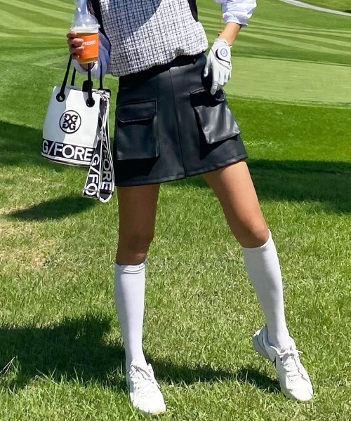 Dalfwin(ダールフィン)の「2023SS 春新作 韓国GOLF デザインポケットレザーミニスカート ゴルフウェア レディース スカート スポーツウェア ゴルフ ボトム(スカート・レディース・ベージュ/ブラック・SMALL/MEDIUM)」の13枚目の写真