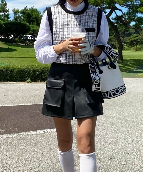 Dalfwin(ダールフィン)の「2023SS 春新作 韓国GOLF デザインポケットレザーミニスカート ゴルフウェア レディース スカート スポーツウェア ゴルフ ボトム(スカート・レディース・ベージュ/ブラック・SMALL/MEDIUM)」の15枚目の写真