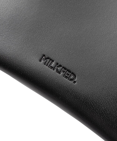 MILKFED.（ミルクフェド）の「ENGRAVED LOGO MULTI CASE（ショルダーバッグ・レディース・パープル/ゴールド/ブラック・ONE SIZE）」の4枚目の写真