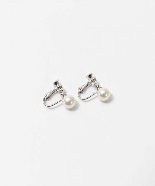 CARETTE(カレット)の「フォーマル 貝パール イヤリング【喪服・礼服】【卒業(卒園)式・入学(入園)式・セレモニー】(イヤリング・レディース・ホワイト・フリー)」の1枚目の写真