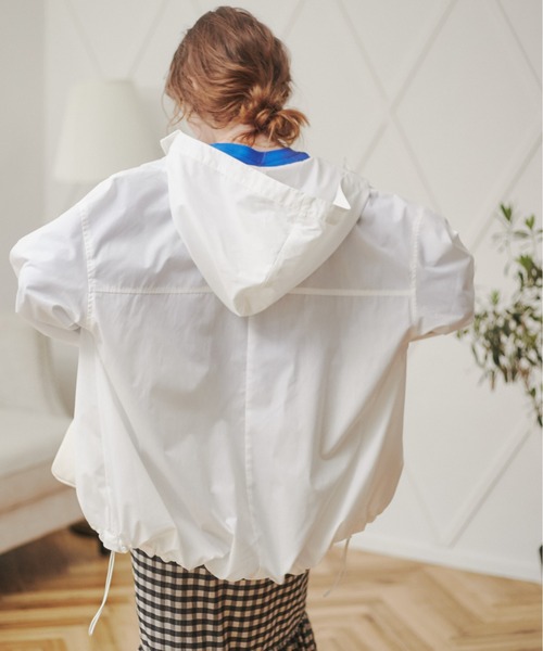 ANGIE（アンジー）の「ミドル丈 ボリュームスリーブ マウンテンパーカー（マウンテンパーカー・レディース・ベージュ/ホワイト/ブラック/カーキ・MEDIUM/LARGE）」の10枚目の写真