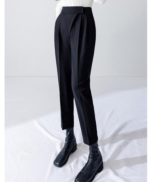 LAFFMO(ラフモ)の「ハイウエストテーパードタックパンツ(スラックス・レディース・グレー/ブラック/ブラウン・MEDIUM/LARGE)」の14枚目の写真