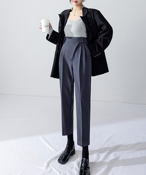 LAFFMO(ラフモ)の「ハイウエストテーパードタックパンツ(スラックス・レディース・グレー/ブラック/ブラウン・MEDIUM/LARGE)」の8枚目の写真