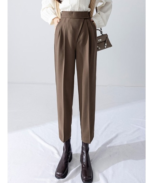 LAFFMO(ラフモ)の「ハイウエストテーパードタックパンツ(スラックス・レディース・グレー/ブラック/ブラウン・MEDIUM/LARGE)」の6枚目の写真