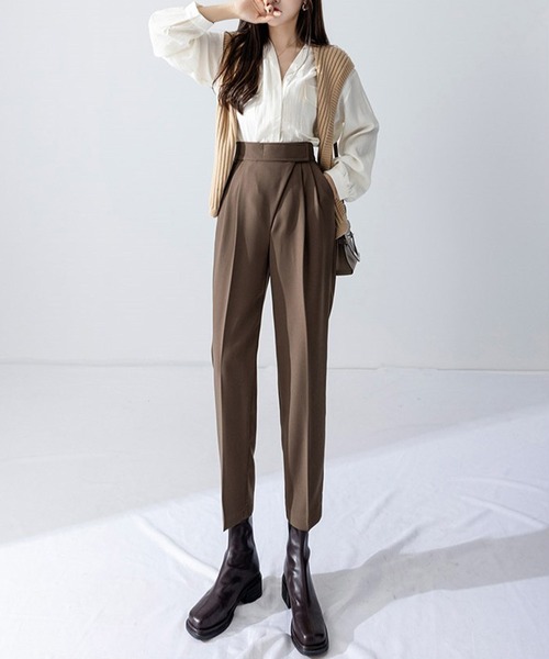 LAFFMO(ラフモ)の「ハイウエストテーパードタックパンツ(スラックス・レディース・グレー/ブラック/ブラウン・MEDIUM/LARGE)」の22枚目の写真